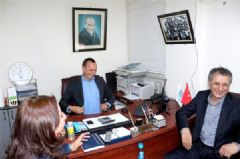 Silivri ilçe Başkanımız Dilek Demiral ile Büyük Sinekli Muhtarı Sezgin Erdin'i ve mahalle kıraathanesini ziyaret ettik.